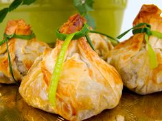 Pear & Brie Beggar's Purse - 50 pieces per tray
