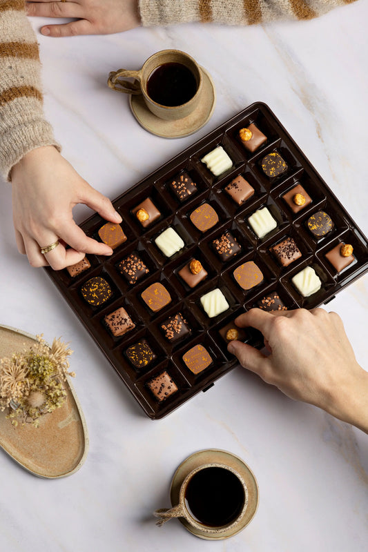 Chevaliers d’Argouges Assorted Milk, Dark & White Chocolates in Black Vintage Box – 300g