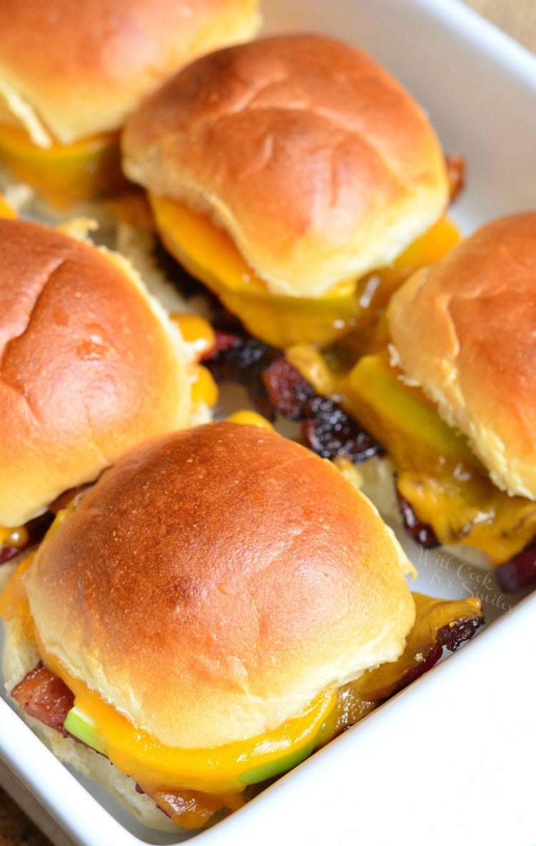 APPLE BACON CHEDDAR BAKED SLIDERS