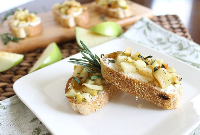 ROSEMARY APPLE & GOAT CHEESE CROSTINI