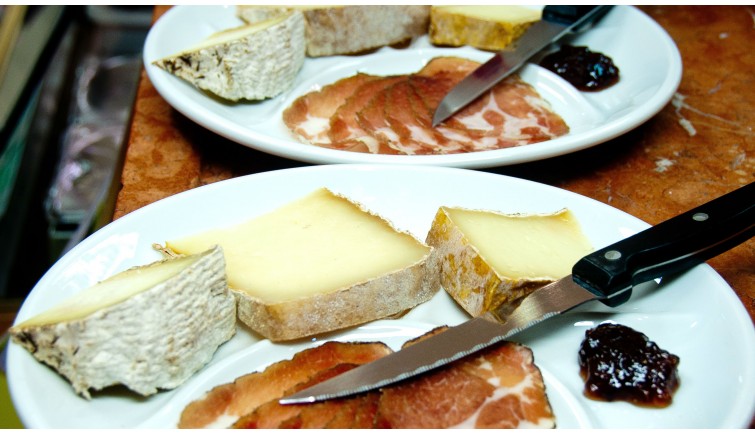 French Brie Eiffel Tower Cheese - 2.2 lb