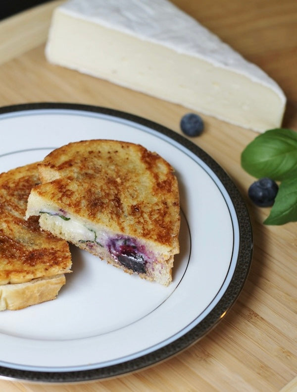 Blueberry and Brie Grilled Cheese Sandwich Kit - includes Cheese Knives Set