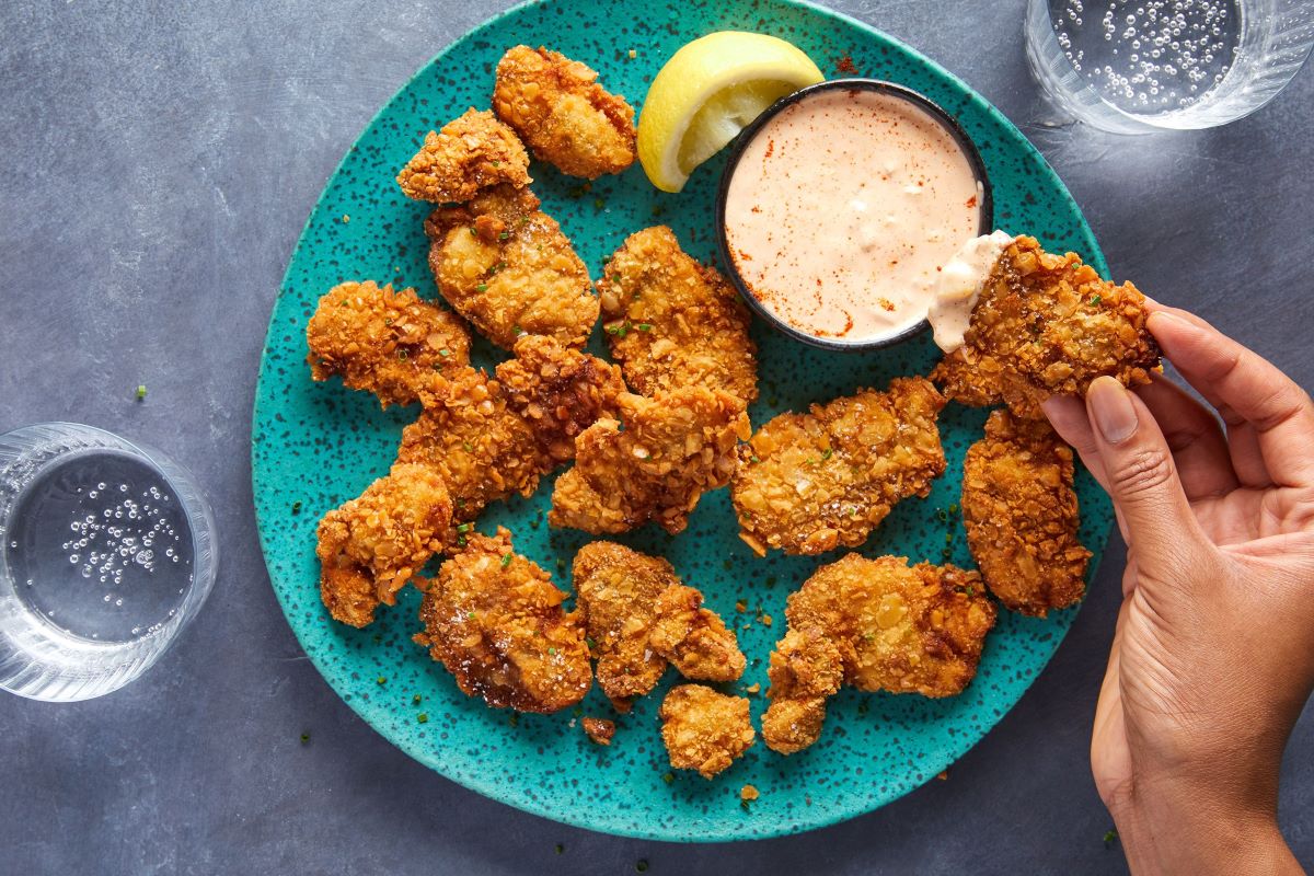Gourmet Panko Breaded Medium Oysters - 2.5 lb- 6 Per Case