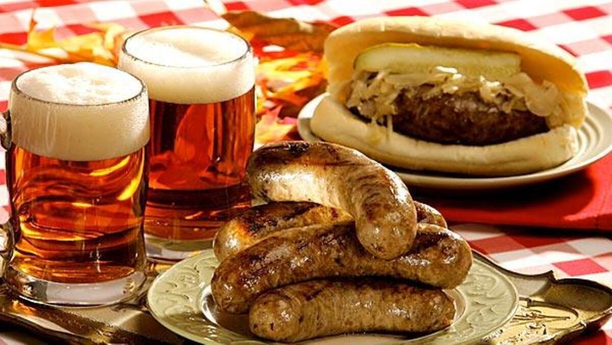 Oktoberfest Brats Bavarian Beer Bratwurst - 6 lb, Serves 10