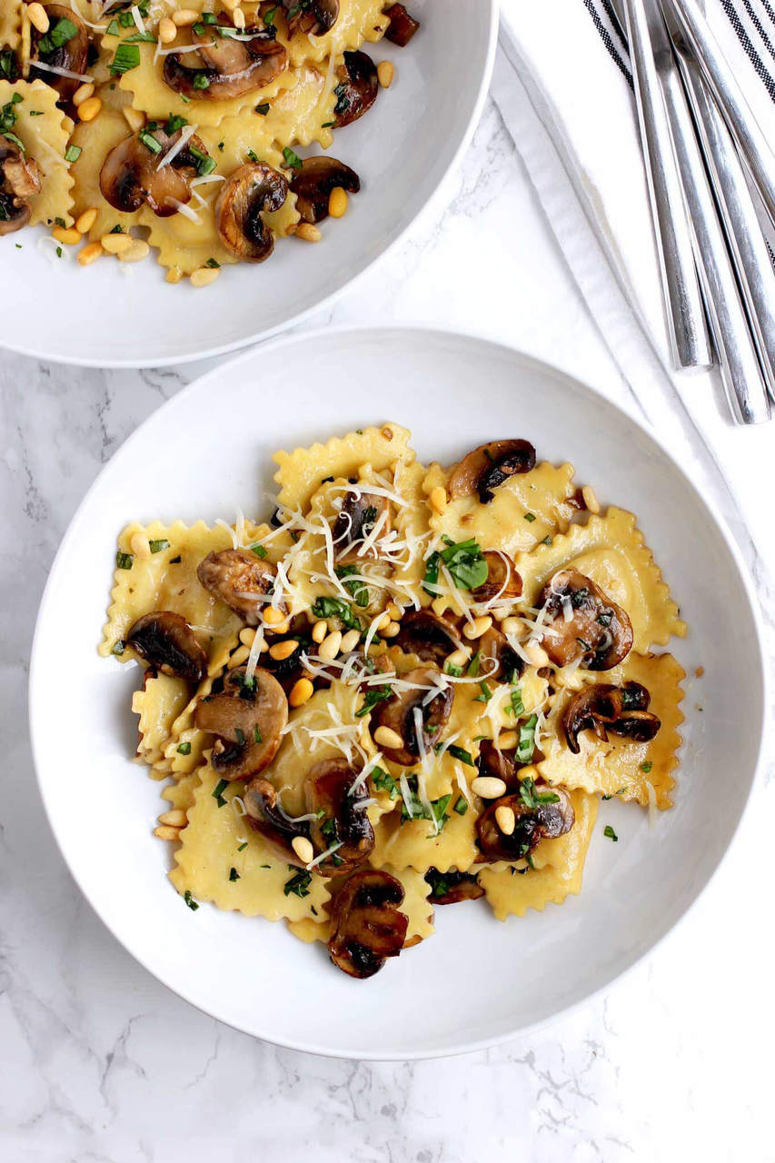 RAVIOLI WITH SAUTÉED MUSHROOMS