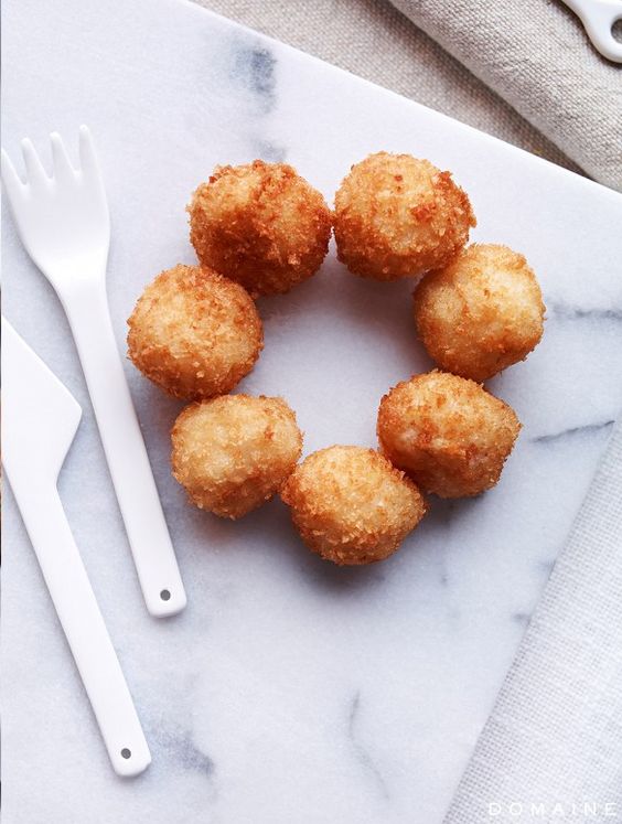 Crispy Arancini with Gouda Cheese (Riceballs) - 50 pieces per tray