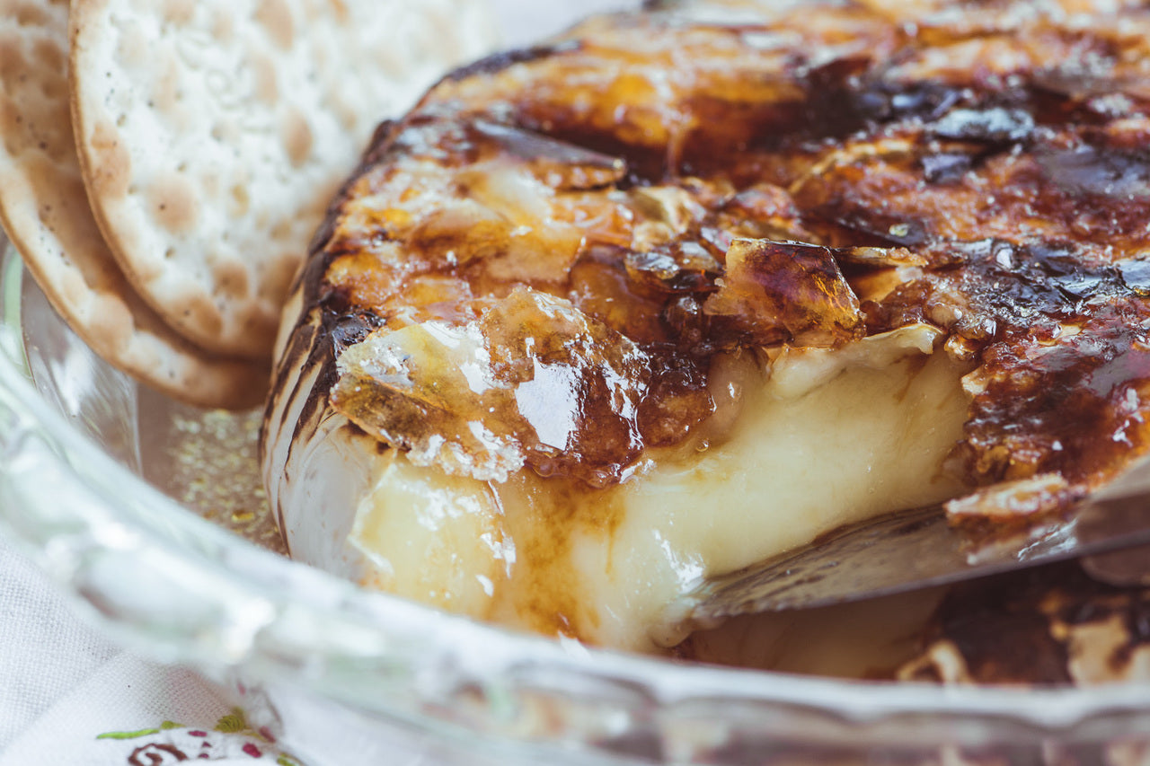 BRIE CHEESE, BRIE BRULEE TOPPINGS & CHEESE BAKER GIFT SET