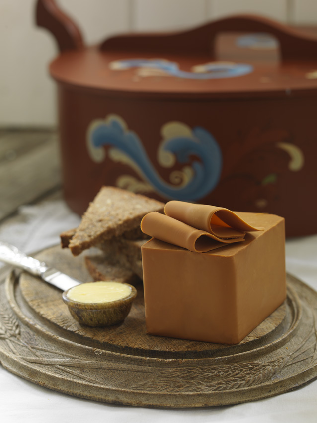 BESTEMOROST GRANDMOTHER NORWEGIAN BROWN CHEESE BRUNOST- 500G