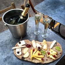 Champagne Cheese Gift Set