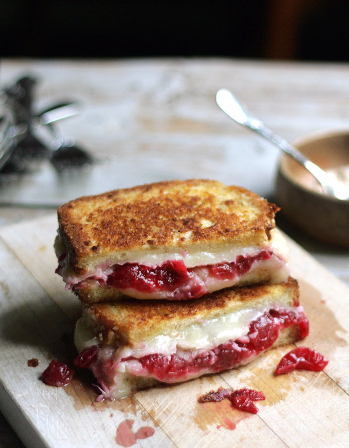 CRANBERRY WHITE CHEDDAR BRIE GRILLED CHEESE SANDWICH