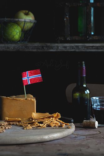 BESTEMOROST GRANDMOTHER NORWEGIAN BROWN CHEESE BRUNOST- 500G