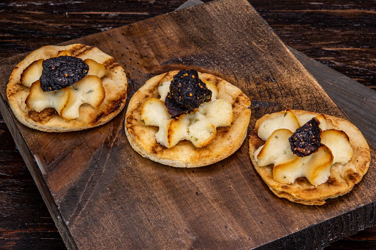 Balsamic Fig & Goat Cheese Flatbread Bites - 120/Case