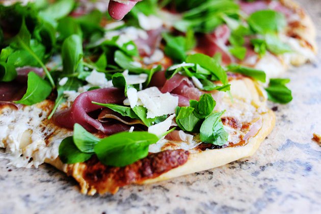 Fig Prosciutto Pizza with Arugula