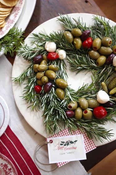Holiday Wreath Cheese Boards / Food Wreath Boards