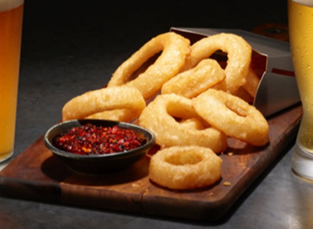 Brewcity Beer Battered Thick Onion Rings - 2.5 lb - 6/Case
