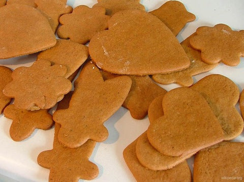 Nyakers Swedish Ginger Cookies Heart-Shaped Gingersnaps Red Gift Tin