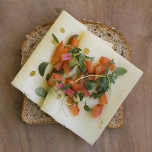 SYNNOVE GULOST CHEESE - 1 lb