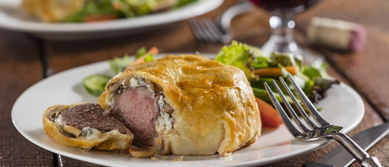 Mini Beef & Bleu Cheese in Puff Pastry - 50 pieces per tray