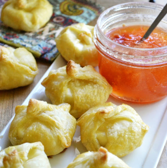MINI BRIE EN CROUTE - 50 pieces per tray