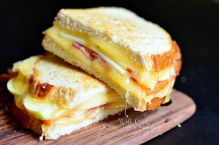 Apple Bacon Gouda Grilled Cheese