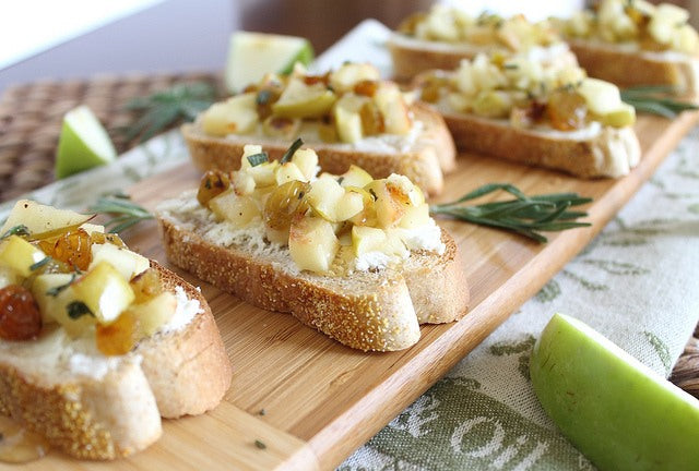 ROSEMARY APPLE & GOAT CHEESE CROSTINI