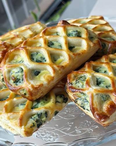 Flaky Buttery Feta Spinach Cream Bombs