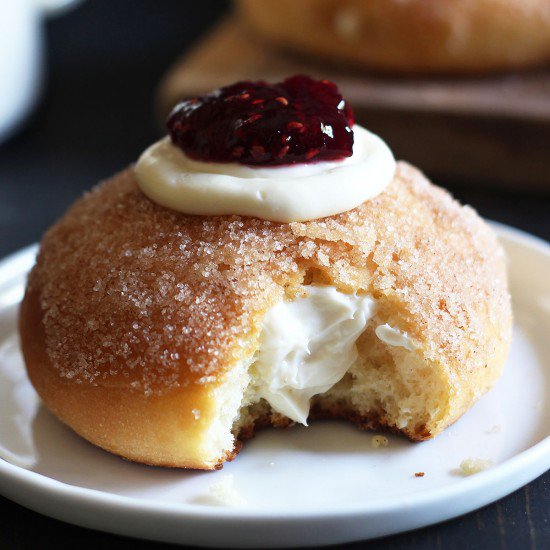 Cheesecake Stuffed Baked Doughnuts