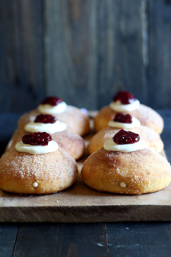 Cheesecake Stuffed Baked Doughnuts