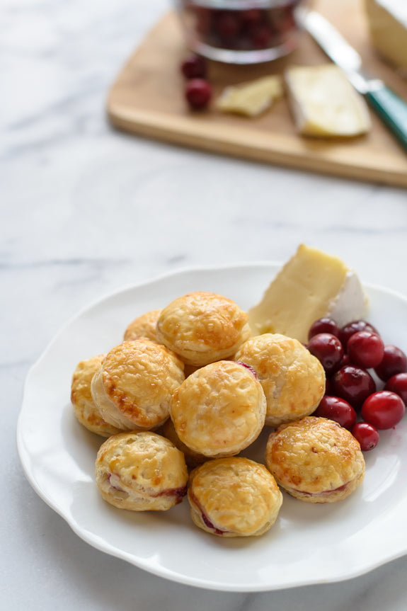 Cranberry Baked Brie Puff Pastry Bites