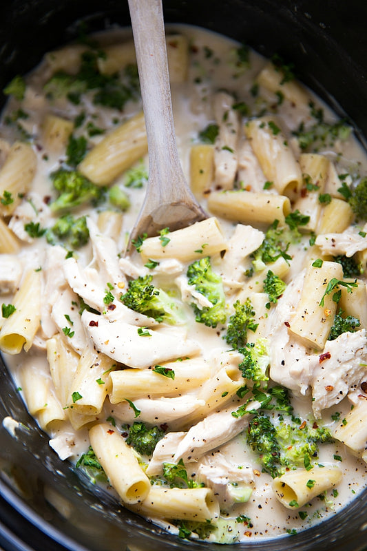 Crockpot Chicken Alfredo Pasta with Broccoli