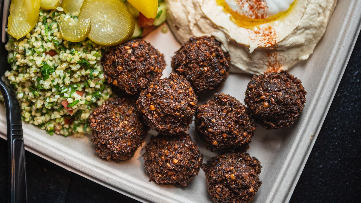 FALAFEL W/ ISRAELI SALAD & PITA (V)