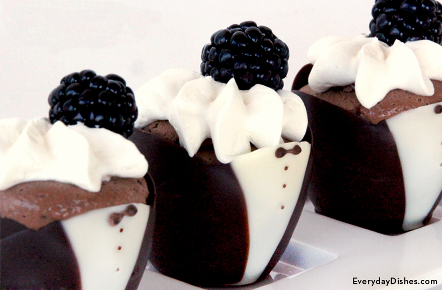 Mini Tuxedo Tulip Dark / White Chocolate Cups, includes 6