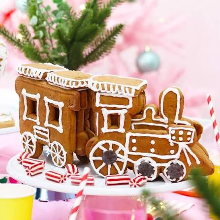 All Aboard the Gingerbread Express! Decorating Kit