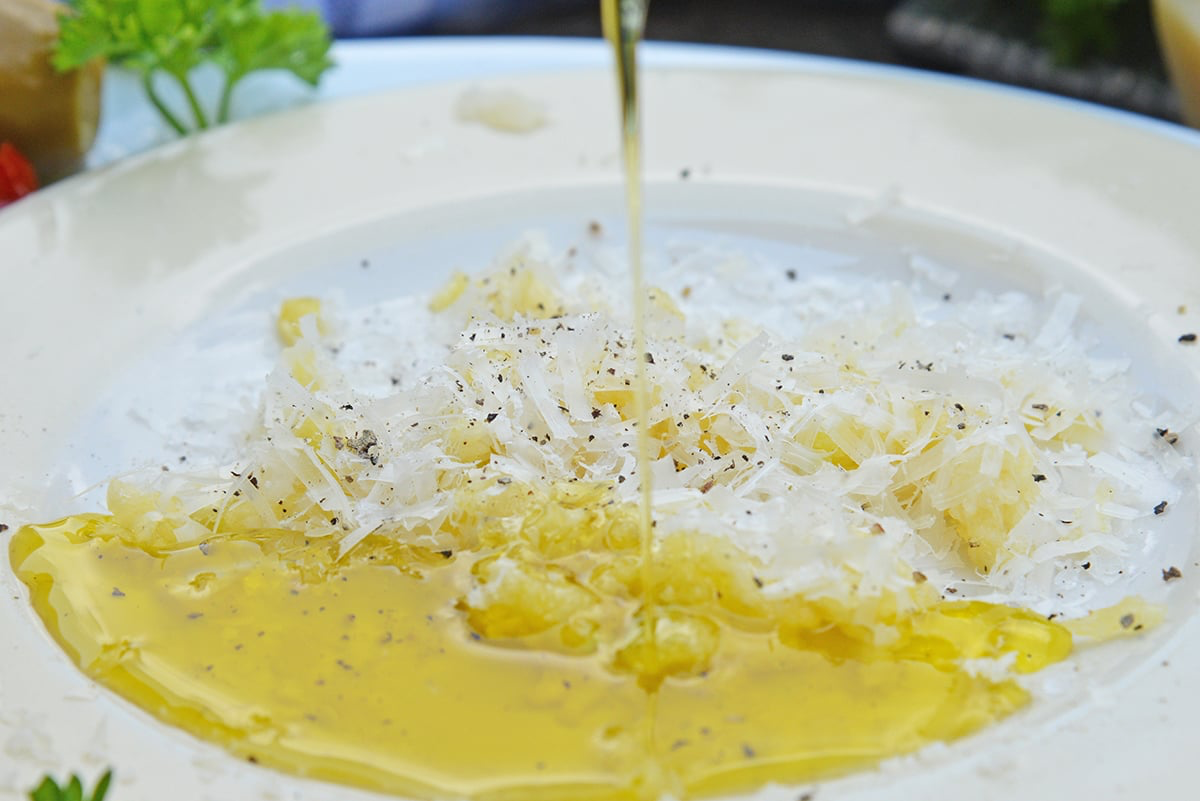 Roasted Garlic & Parmesan Bread Dipper