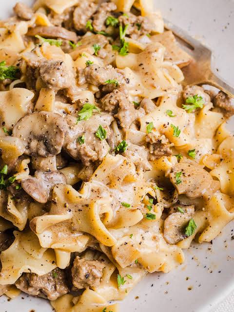 Creamy Beef Stroganoff Casserole – Serves 6