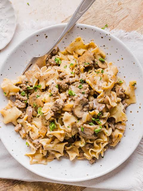 Creamy Beef Stroganoff Casserole – Serves 6