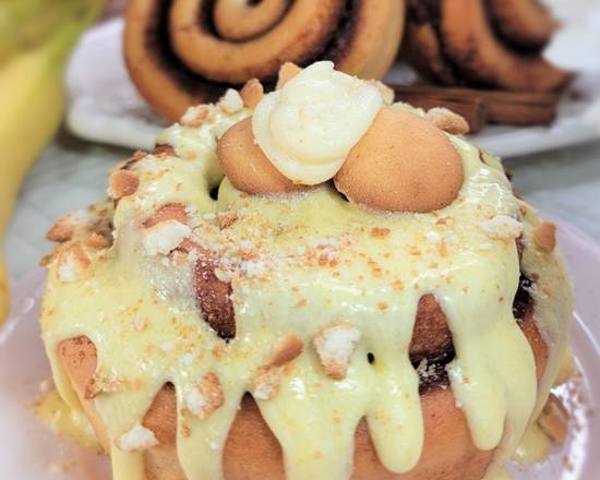 Banana Pudding Cinnamon Rolls, Jumbo – Pack of 6 by Cinnamom Bakery