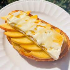 Snapdragon Triple Cream with Habanero,  8 oz square | Tulip Tree Creamery