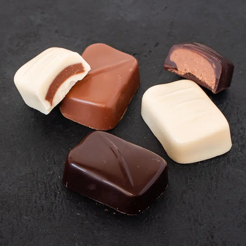 Le Chocolatier Sablais Milk Chocolate Feuilletines & Cookies in Holiday Tin