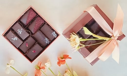 Amore di Mona, Seasons Greetings 12 Piece Gift Box