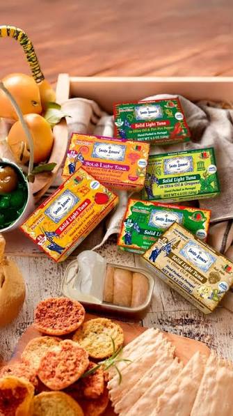 Canned Wild Pole & Line Tuna Fillet in Olive Oil Variety Pack of 6 - Mediterranean Diet Turmeric Curry, Basil, Ginger, Piri Piri, Oregano, Bell Pepper - Hand-Packed in PORTUGAL