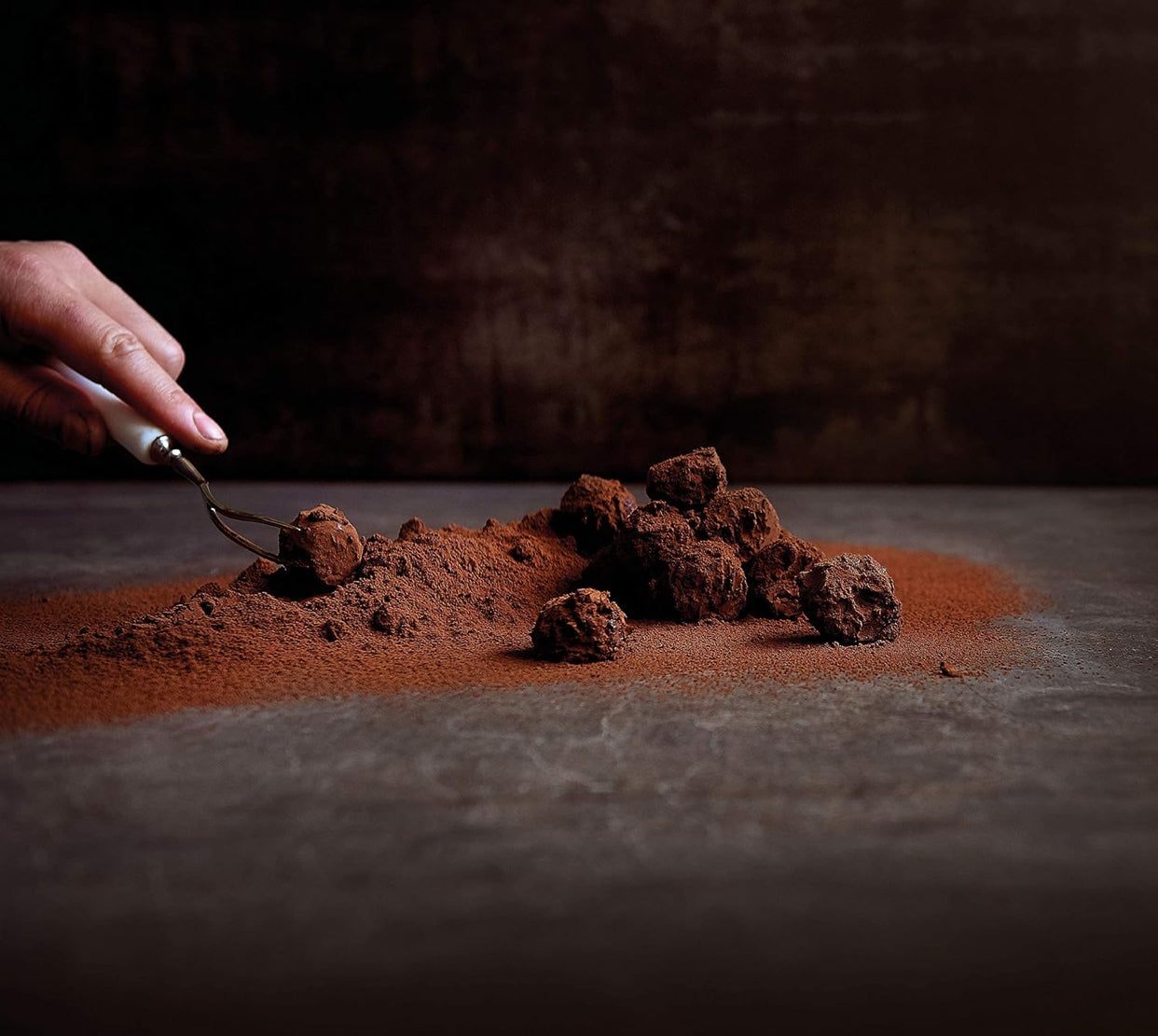 Neuhaus Belgian Chocolate Truffle Assortment Collection – 16 Truffles – Classic Butter Truffle, Extra Dark, Coffee, Cognac, Speculoos-Cheescake and Marc De Champagne