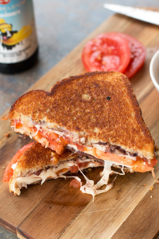 Henri Willig Organic Kalamata Olives and Tomato Cheese