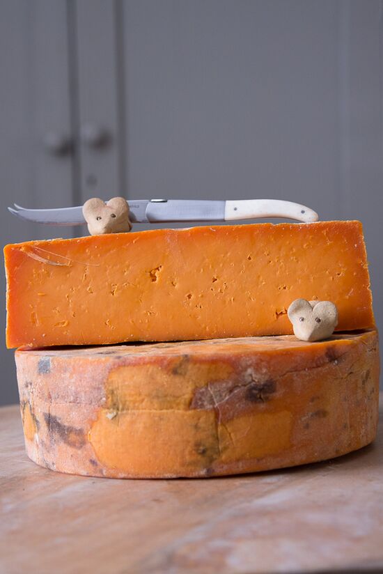 Thomas Hoe Aged Red Leicester Clothbound Cheese, 1 lb