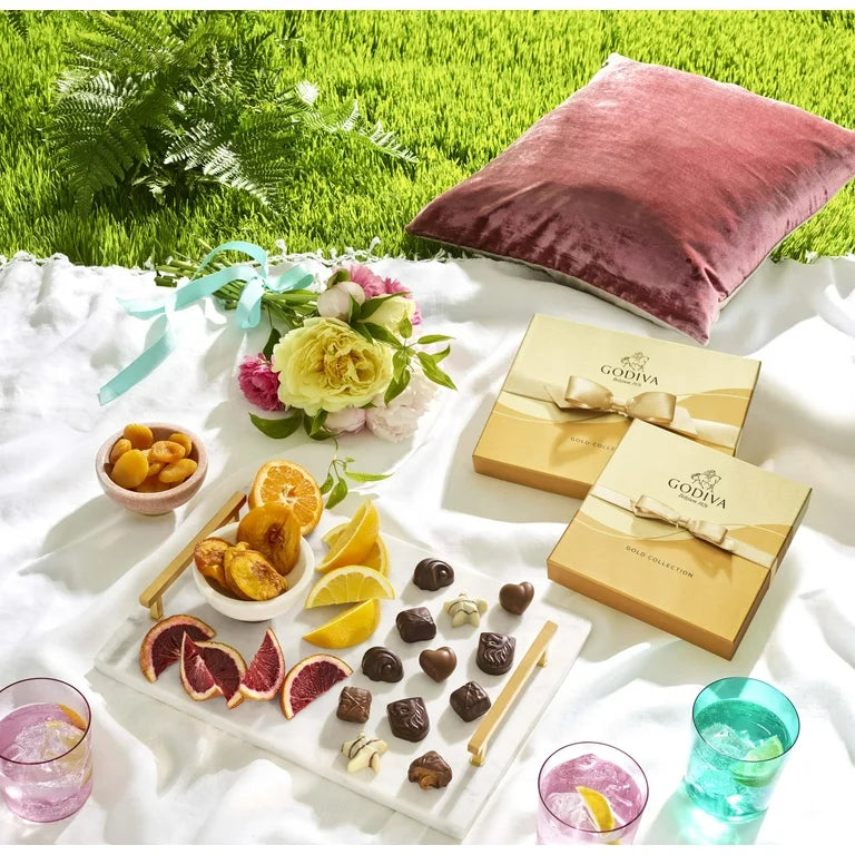 Godiva Chocolatier Gold Ribbon 9-Piece Assorted Chocolate Gift Box – Gourmet Chocolate Candy Variety Pack – Dark Caramel, Milk Chocolate, Nuts