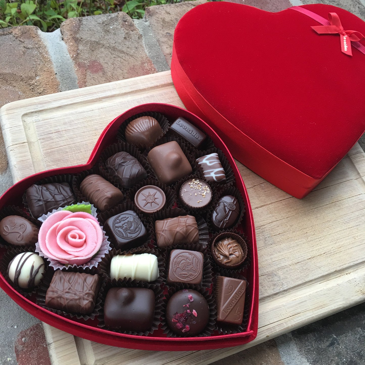 Leonidas Valentine's Day Assorted Chocolates Gift Box - 16 Pieces