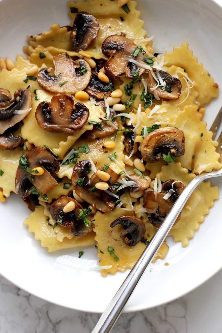 RAVIOLI WITH SAUTÉED MUSHROOMS
