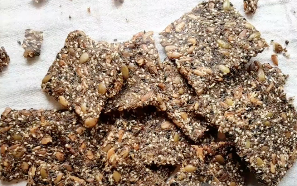 Crispy Super Seed Crackers - 2g net carb