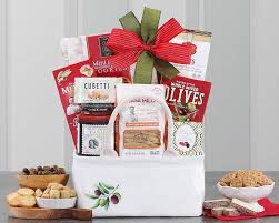The Taste of Italy Italian Gift Basket - Gourmet Pasta, Crisps, Wafers, Le Preziose, Jelly, Bruschette, Sauce &amp; Bella Campagna Mixed Olives