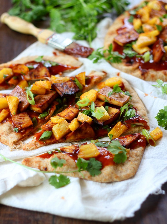 PINEAPPLE & SMOKY BAKED TOFU NAAN PIZZA WITH SPICY BARBECUE HOPPIN SAUCE